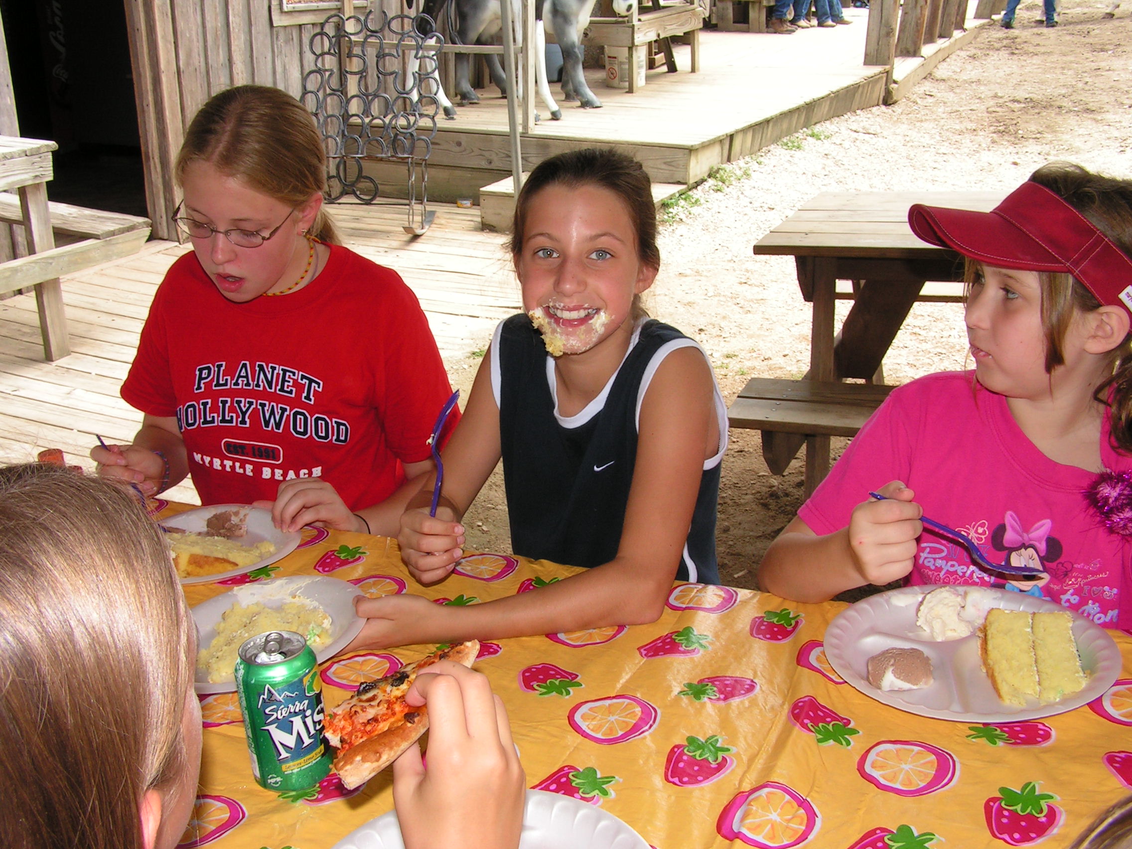 ./2004/J and H Stables/cars 11th horse party 04-0032.JPG